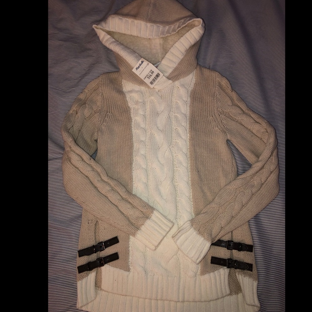 Beige Knitted Sweater With Fur Interior & Hood